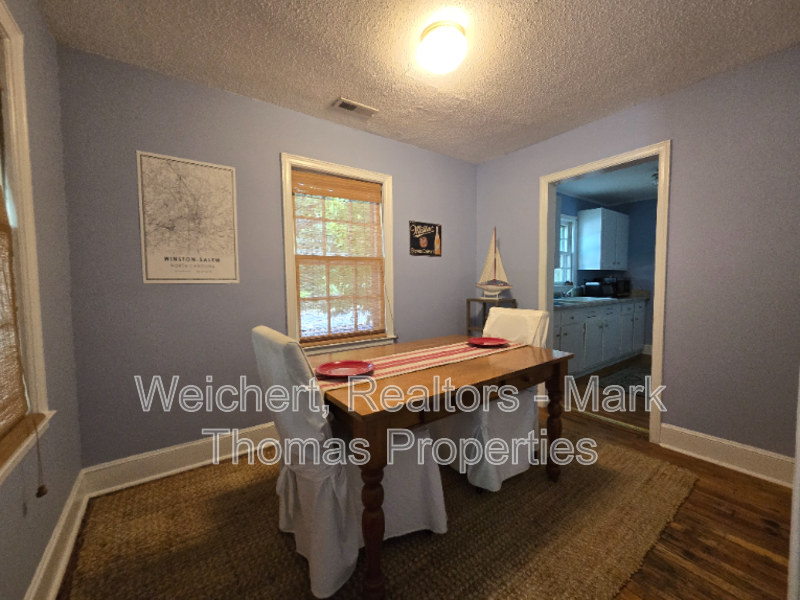 1801 Forest Rd - Photo 5 of 10