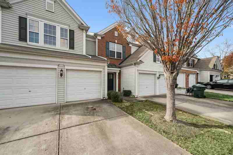 8223 Pilots View Dr - Photo 2 of 25