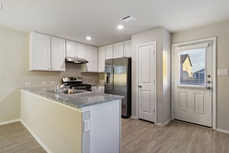 10546 Varmus Dr - Photo 3 of 46