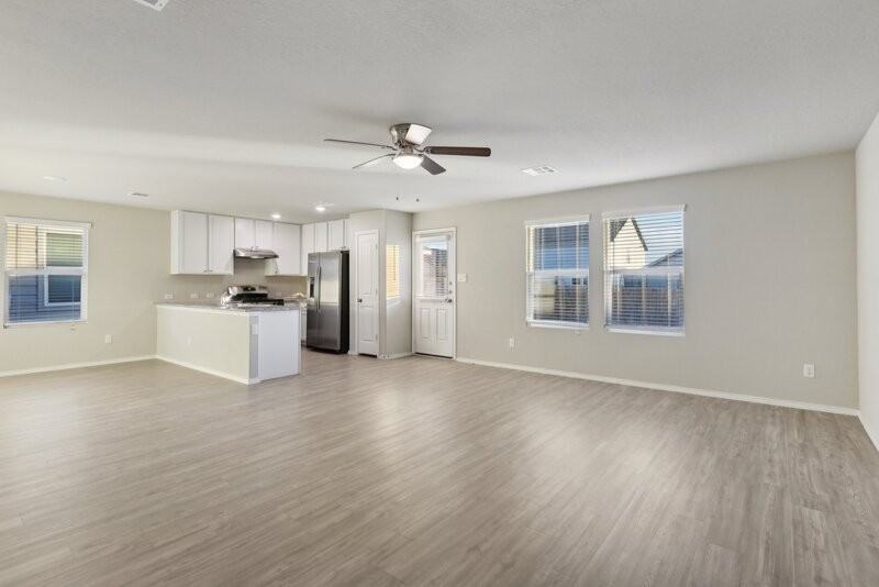 10546 Varmus Dr - Photo 4 of 46