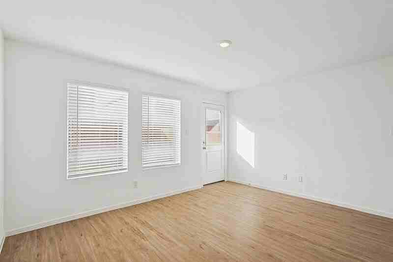 4233 Belmont Dr - Photo 5 of 19