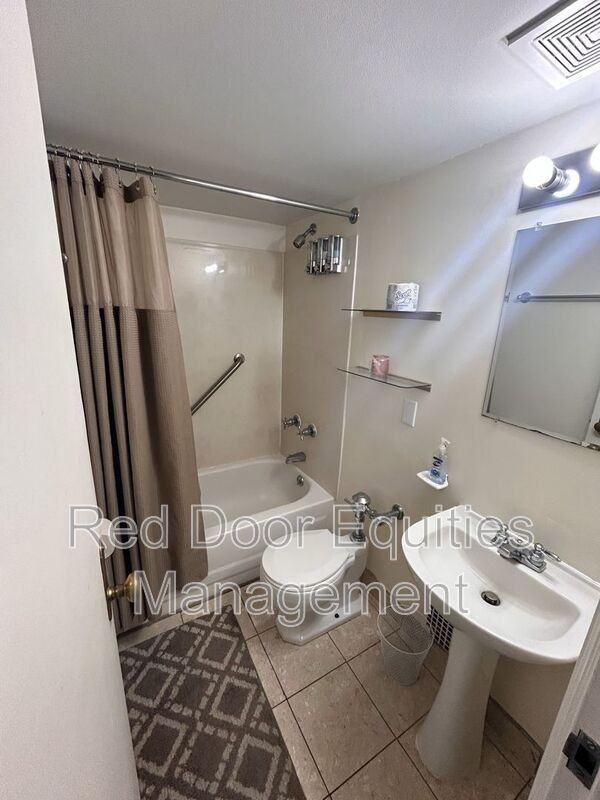 123 N Broad St #405 - Photo 7 of 7