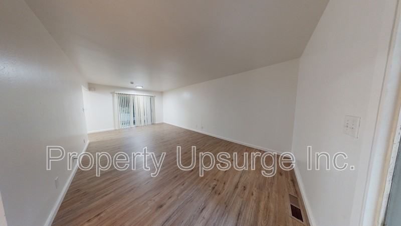 1945 9th St - Photo 3 of 12