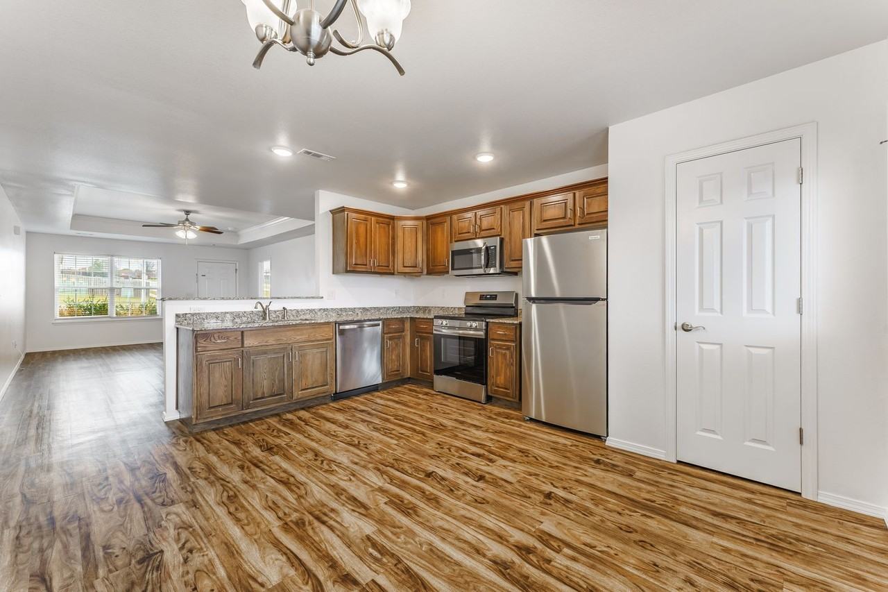 2113 Ridge St - Photo 2 of 17