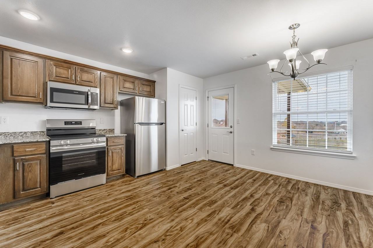 2113 Ridge St - Photo 5 of 17