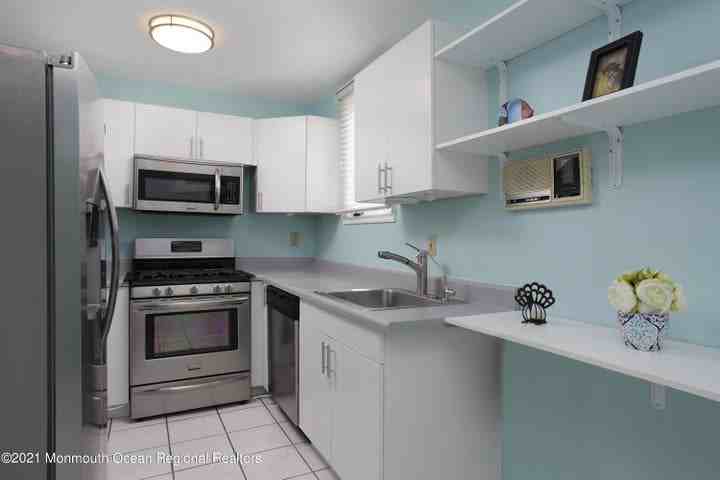 100 1st St #11 - Photo 7 of 35