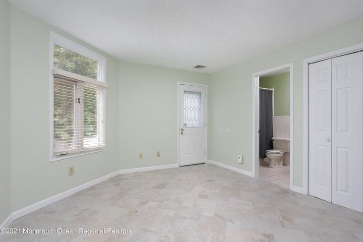 100 1st St #11 - Photo 5 of 35
