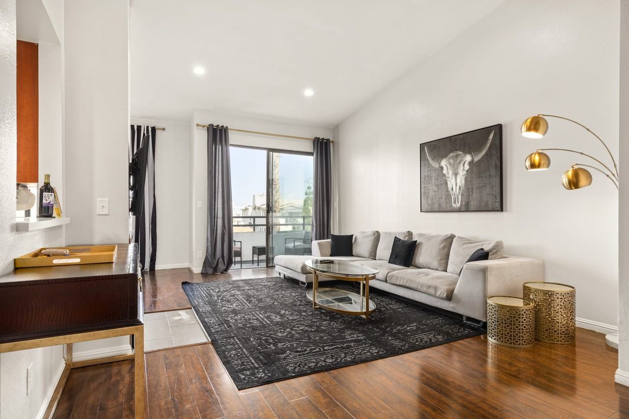 Rochester Cir - Photo 2 of 25