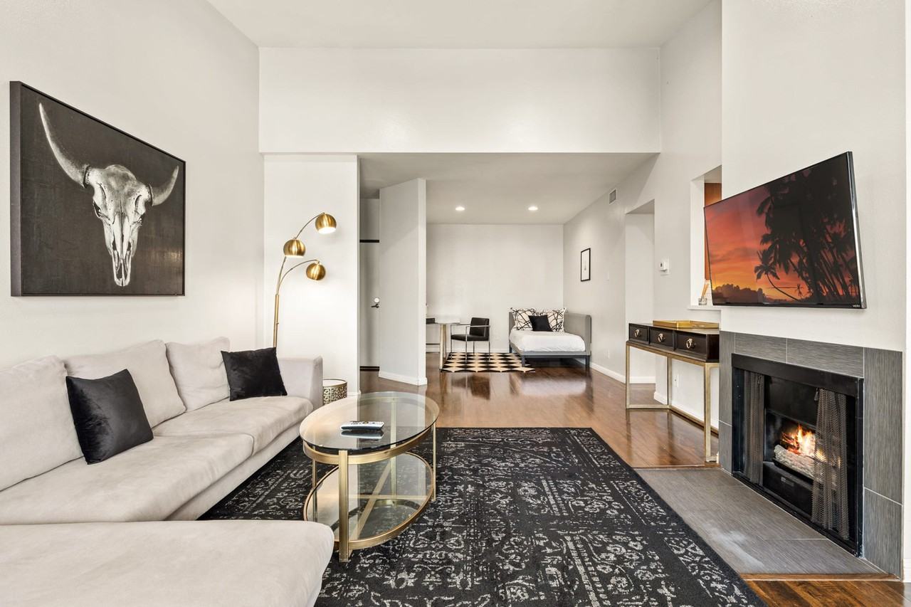 Rochester Cir - Photo 3 of 25