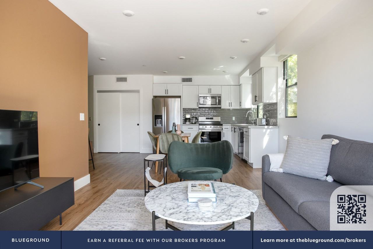 1522 S Orange Grove Ave #1121 - Photo 5 of 36