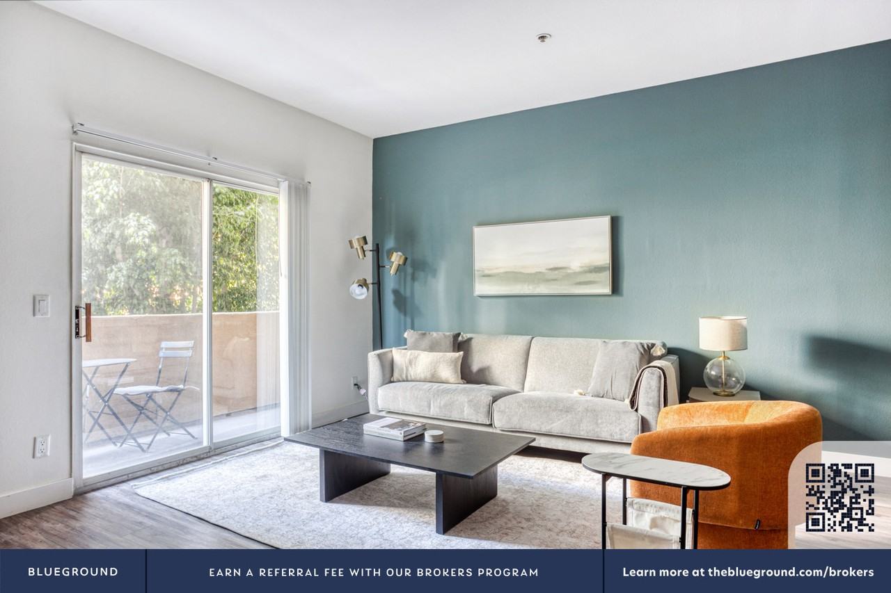 1353 North Martel Avenue - Photo 4 of 29