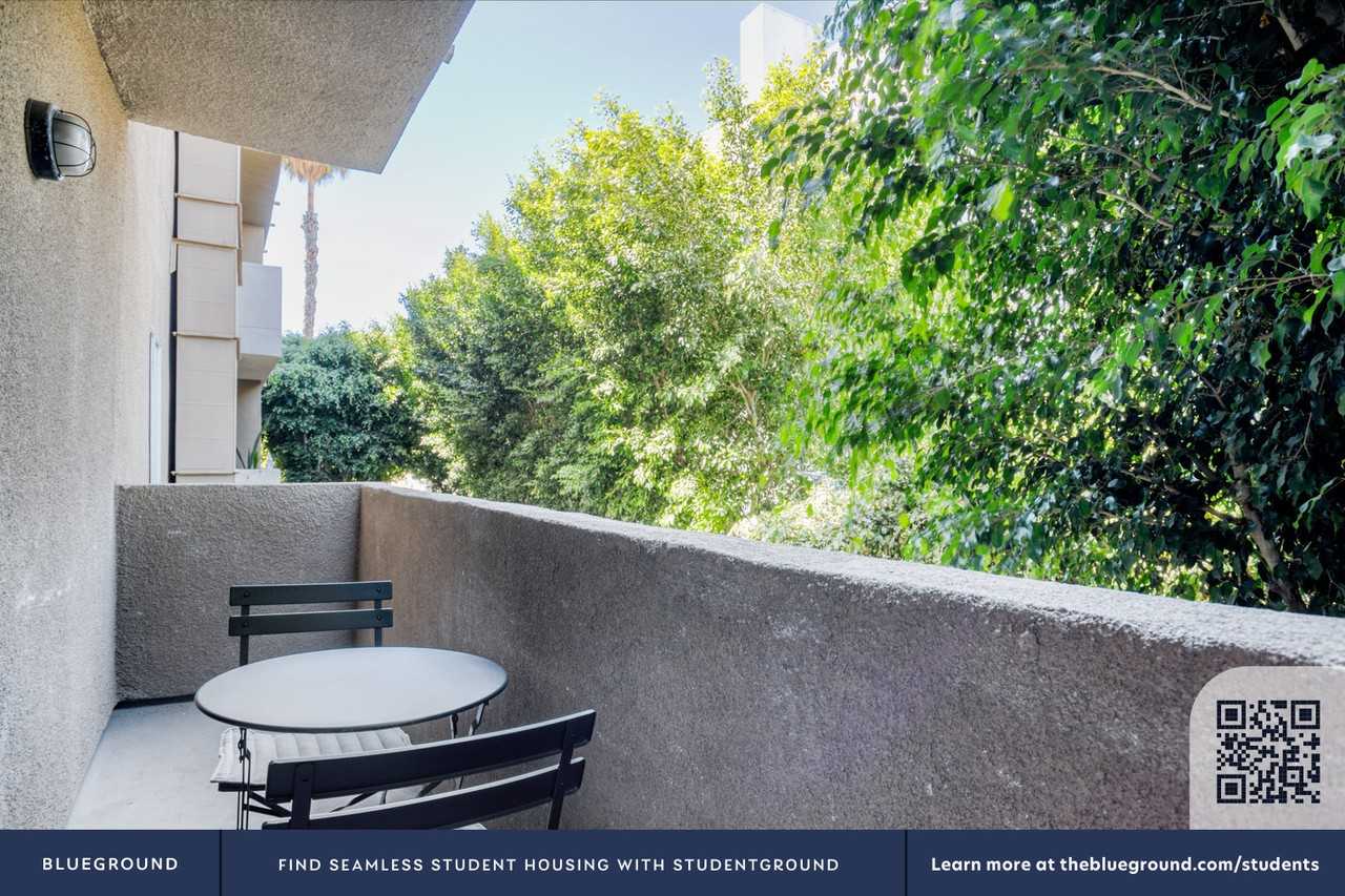 1353 North Martel Avenue - Photo 6 of 29