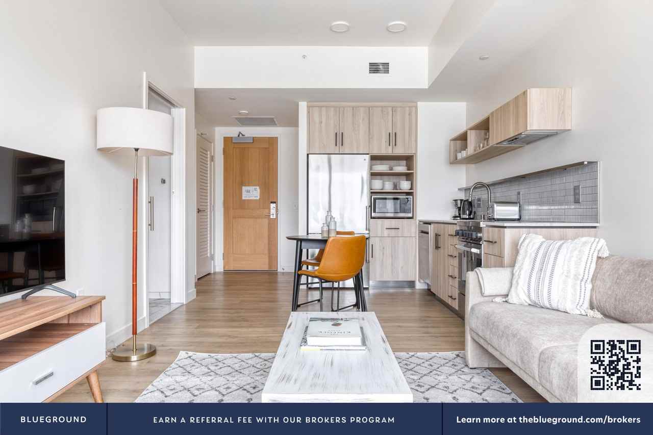 6390 De Longpre Ave #721 - Photo 4 of 43