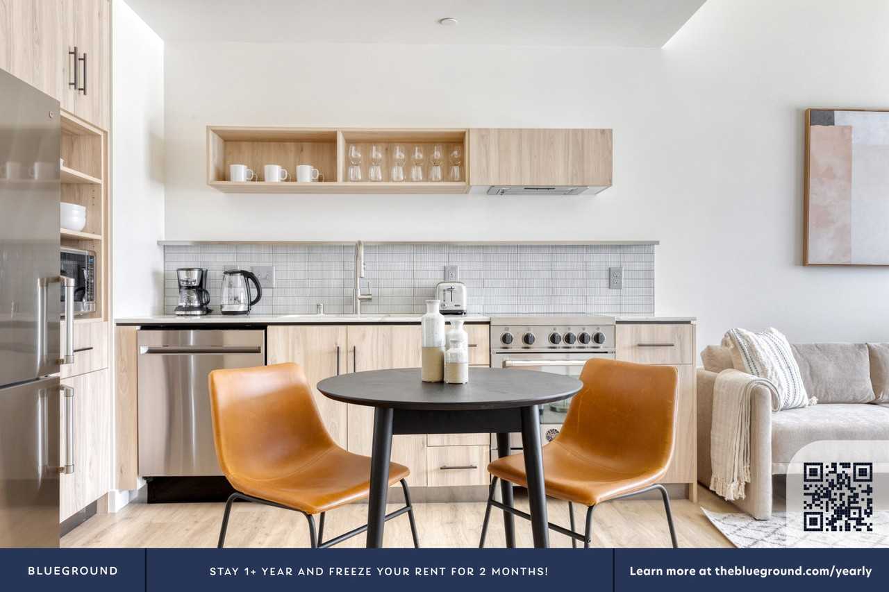 6390 De Longpre Ave #721 - Photo 7 of 43