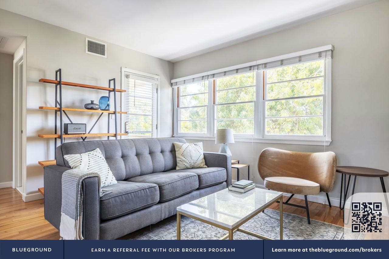 1406 Elkgrove Cir #414 - Photo 4 of 24