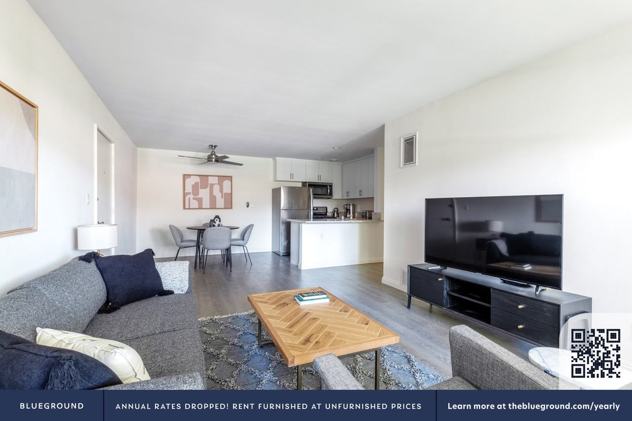 233 S Barrington Ave #342 - Photo 3 of 27