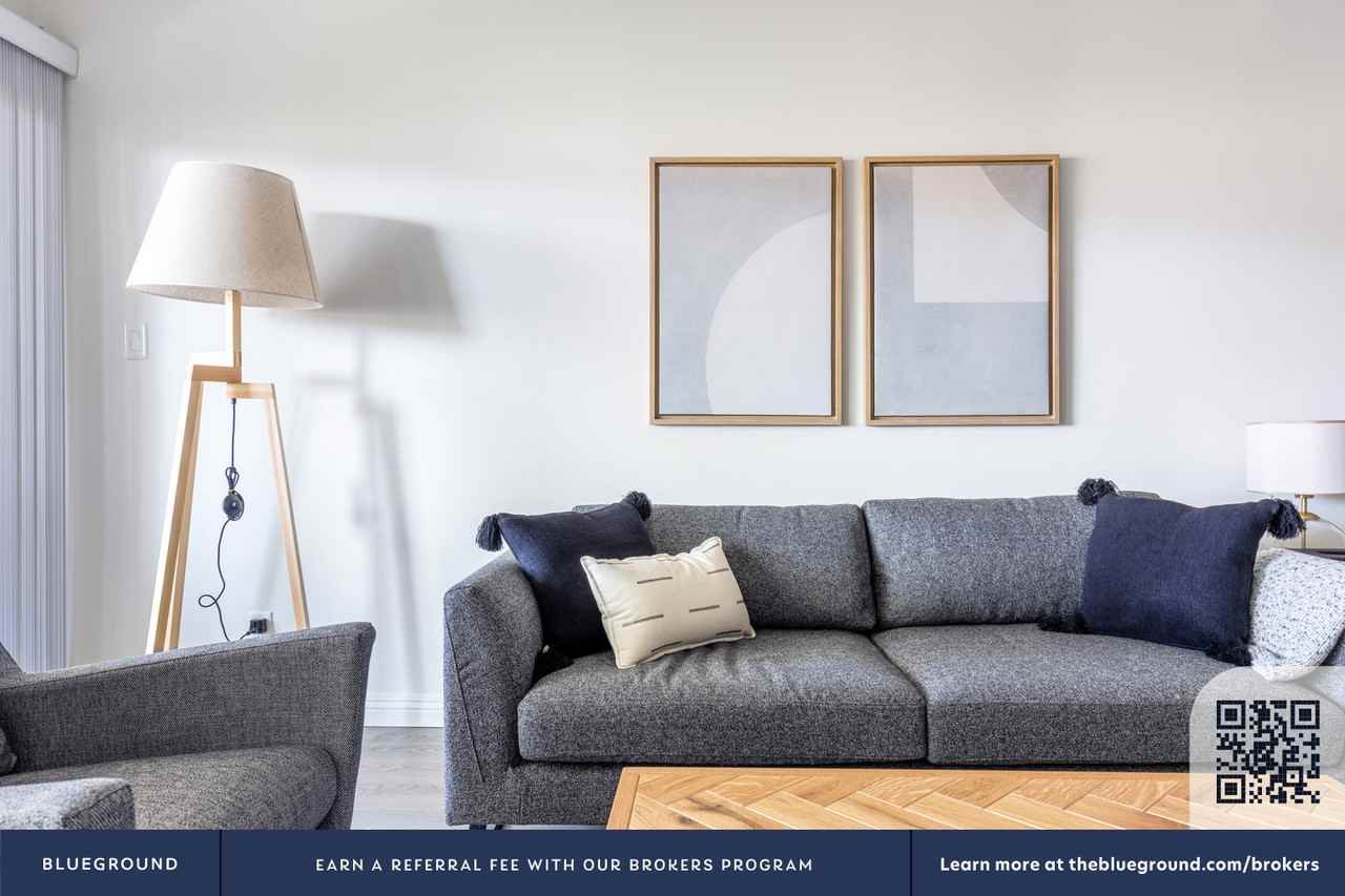 233 S Barrington Ave #342 - Photo 4 of 27