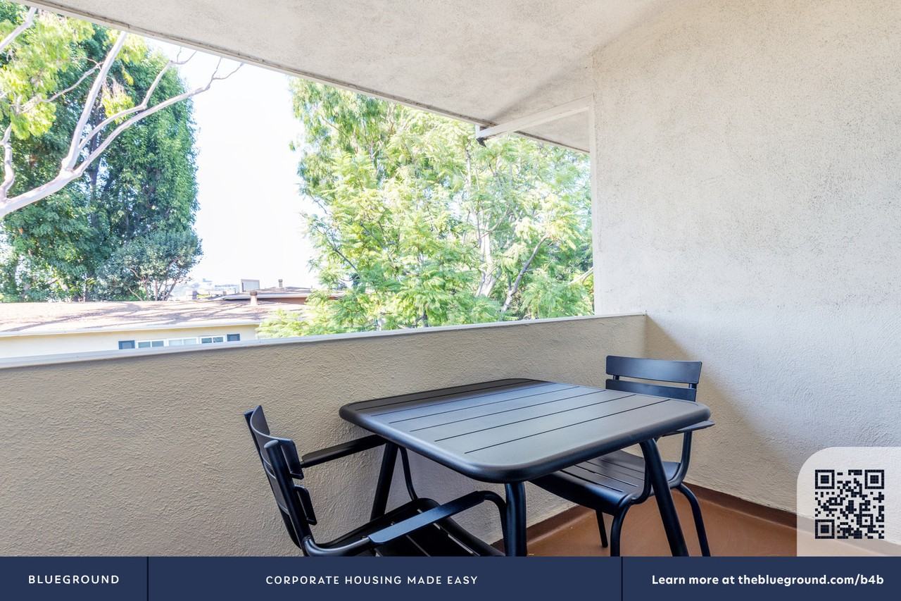 233 S Barrington Ave #342 - Photo 5 of 27