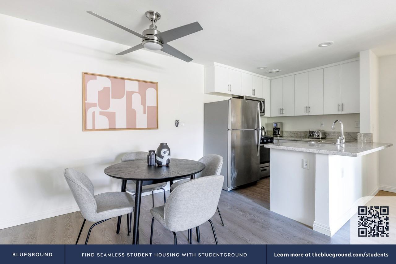 233 S Barrington Ave #342 - Photo 6 of 27