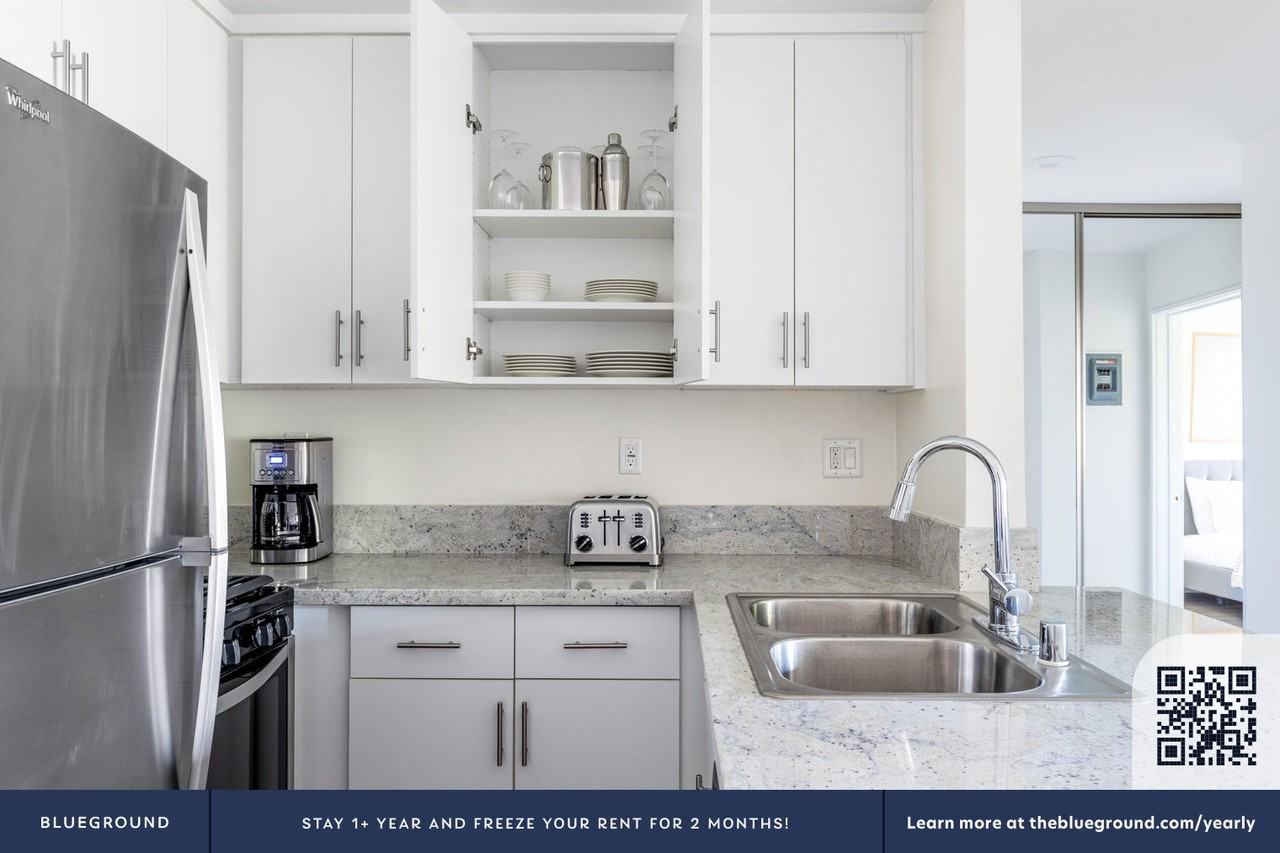 233 S Barrington Ave #342 - Photo 7 of 27