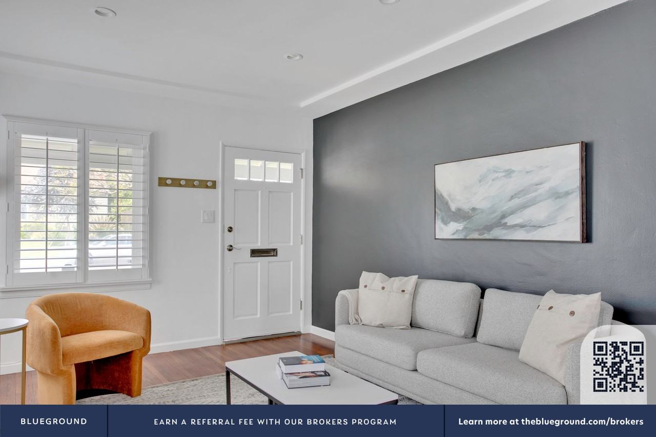 8364 Westlawn Ave #708 - Photo 5 of 33