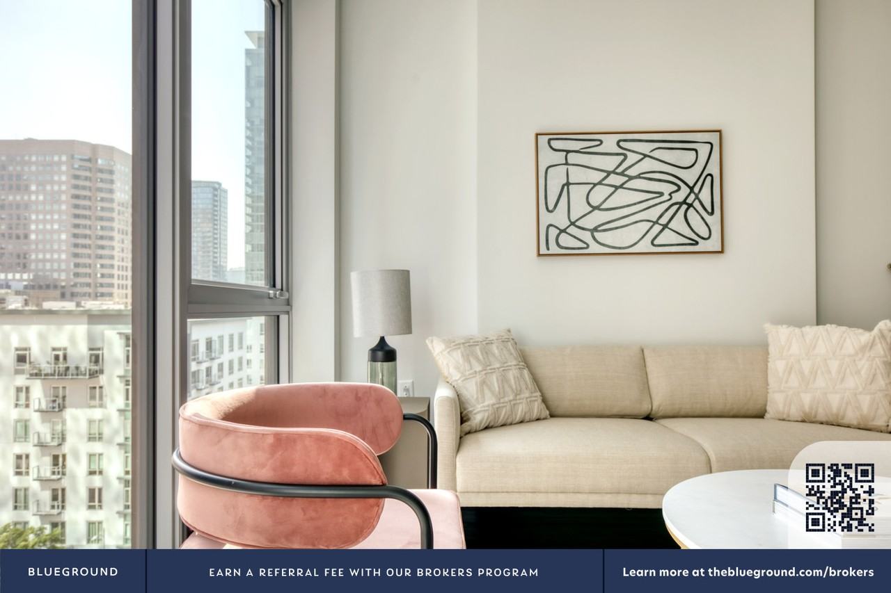 700 W 9th St #801 - Photo 4 of 42