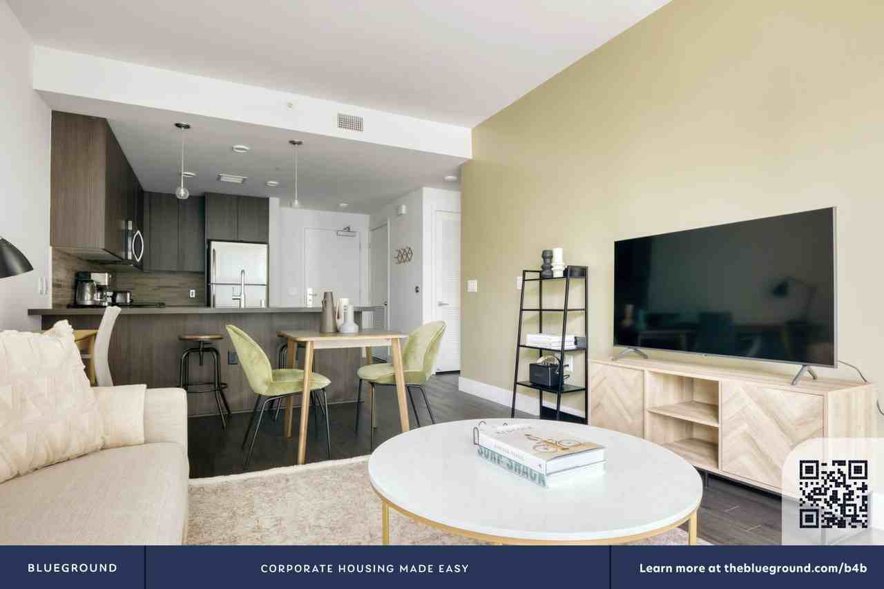 700 W 9th St #801 - Photo 5 of 42