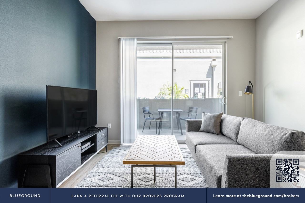 10001 Venice Blvd #324 - Photo 4 of 23