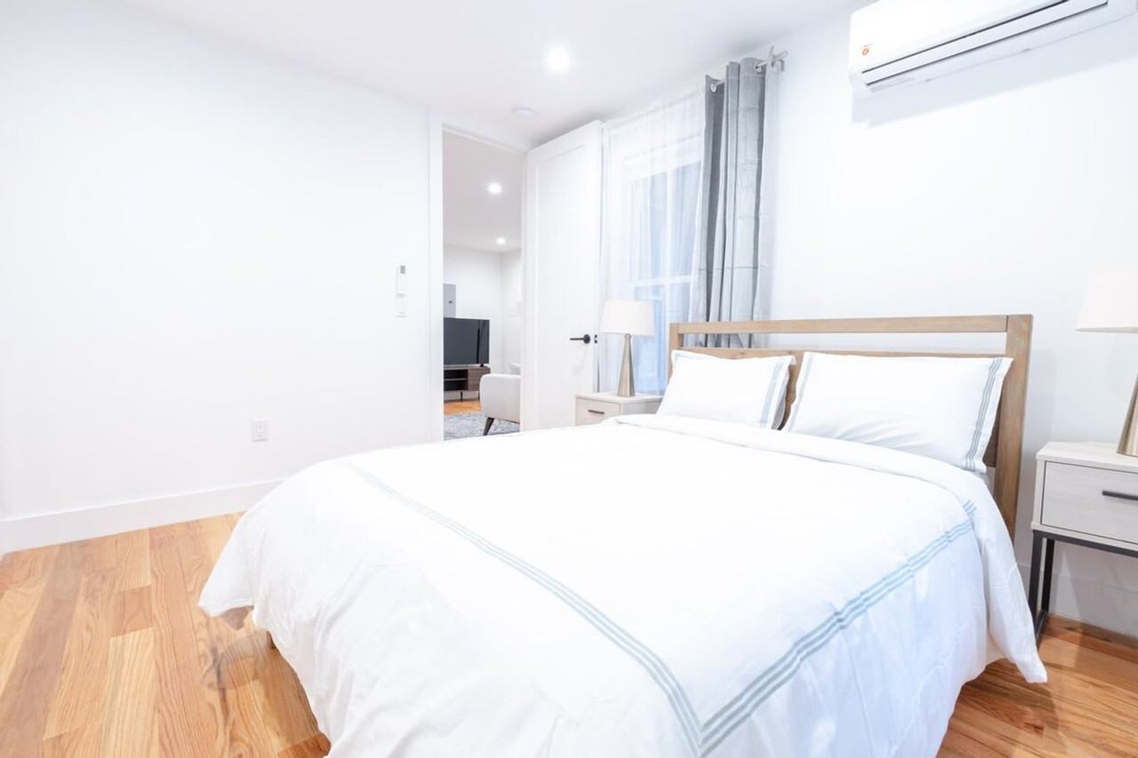 323 Graham Ave #1021977P - Photo 3 of 22