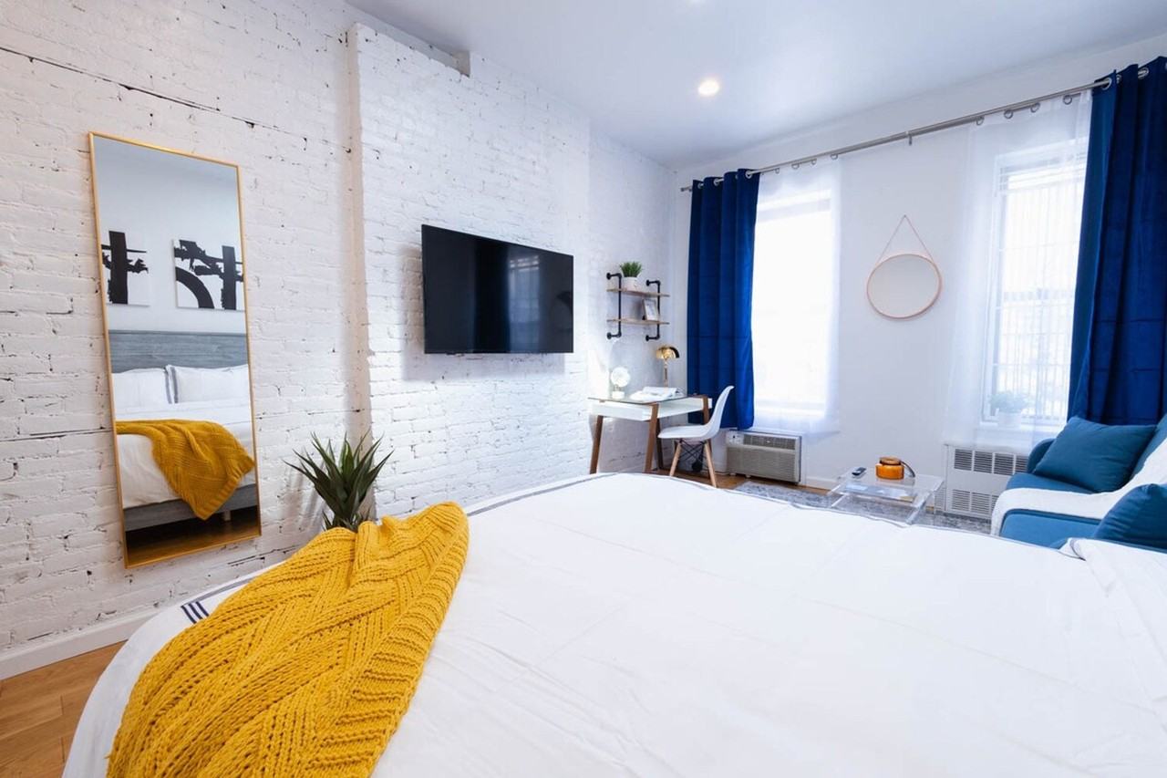 240 E 26th St #1021813P - Photo 4 of 14