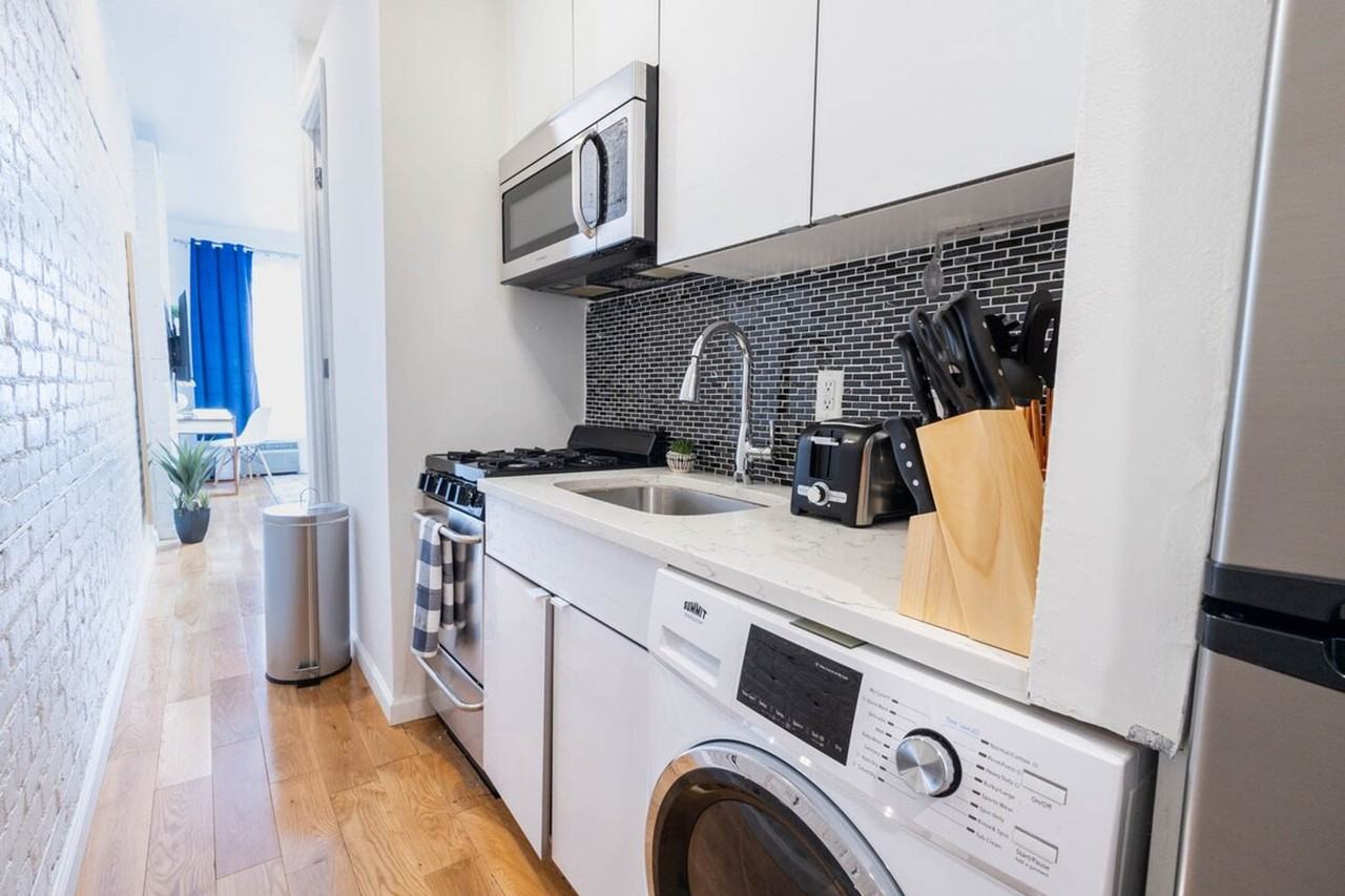 240 E 26th St #1021813P - Photo 5 of 14