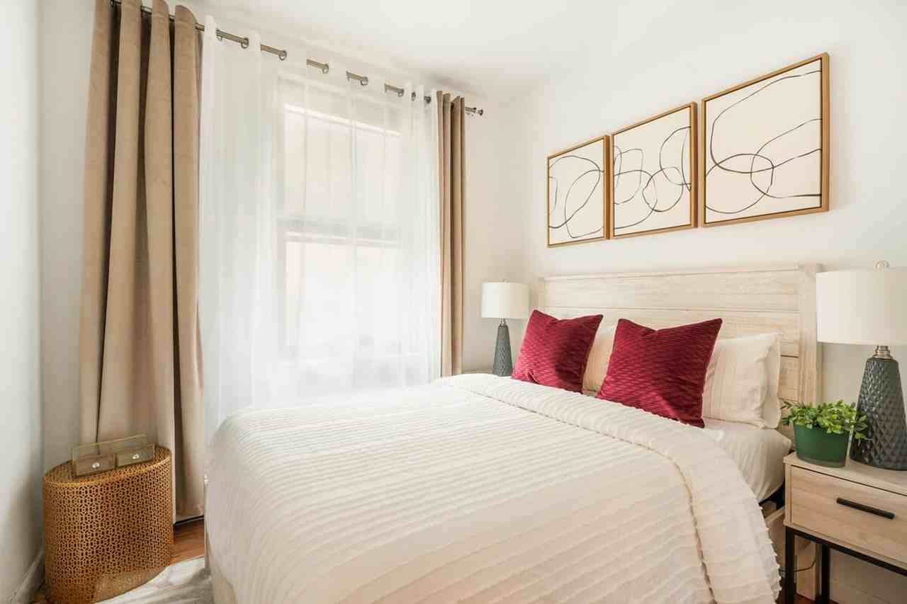 139 Christopher Street - Photo 5 of 26