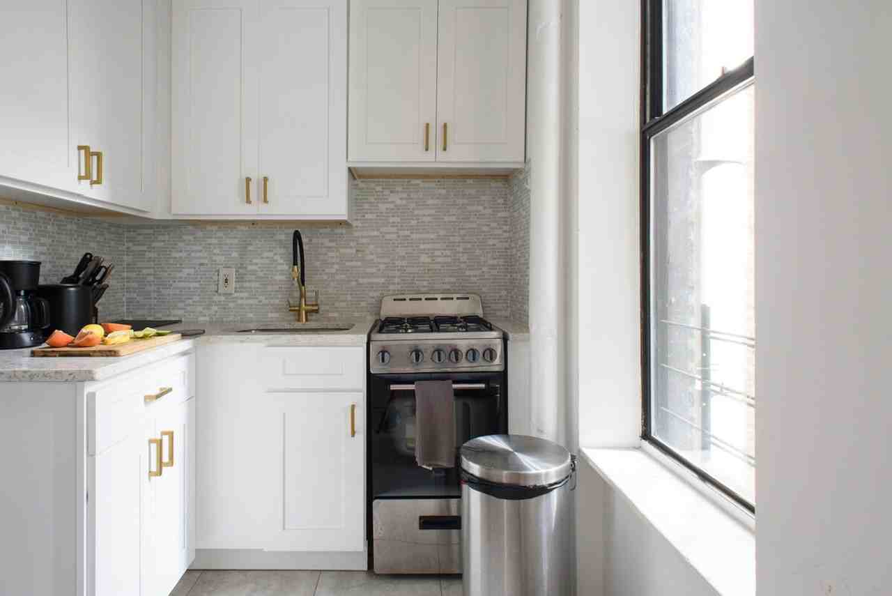 428 W 47th St #1021864P - Photo 4 of 20