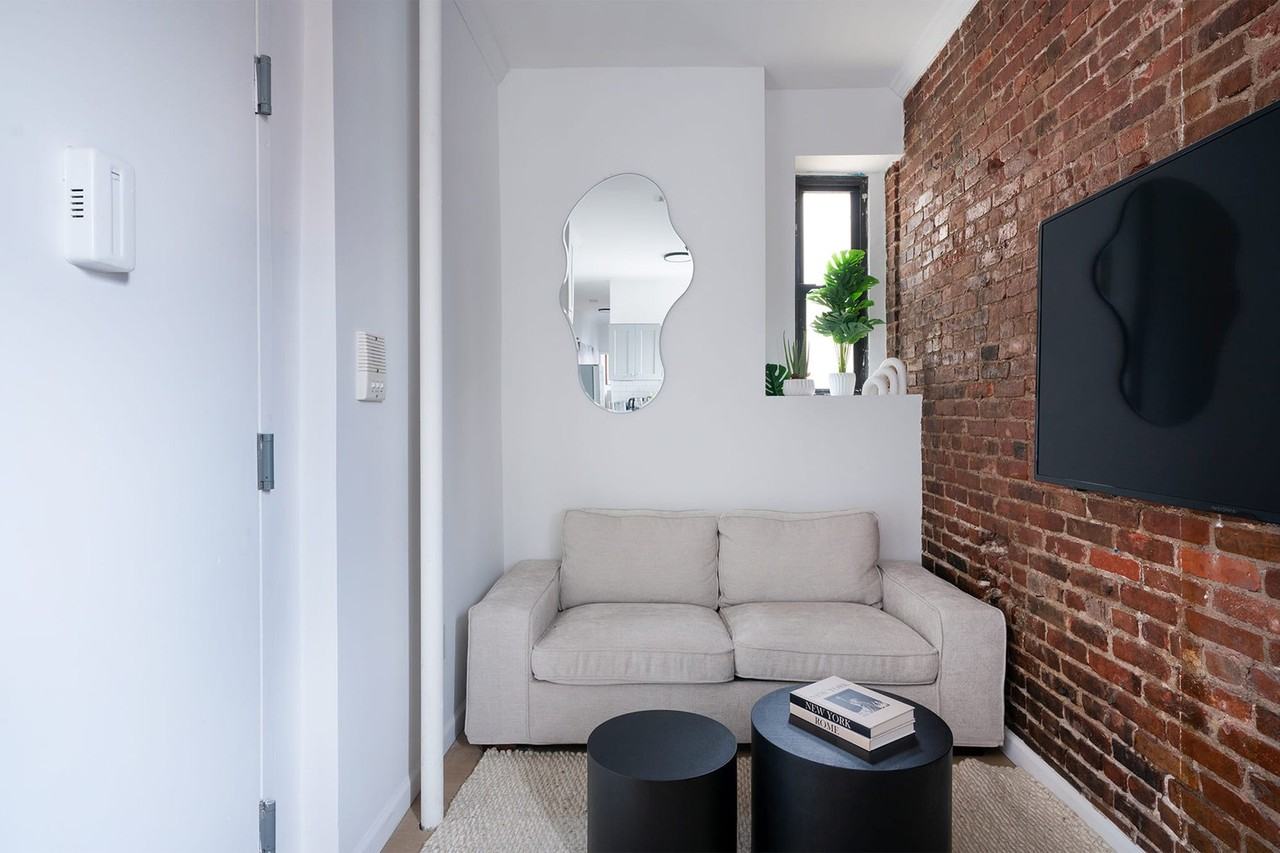 153 Norfolk St #1022029P - Photo 2 of 12