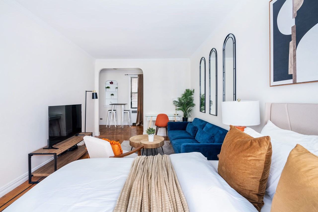 105 E 24th St #1021912P - Photo 3 of 21