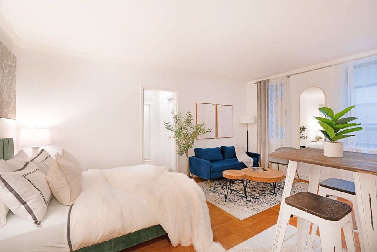 105 E 24th St #1021909P - Photo 3 of 9