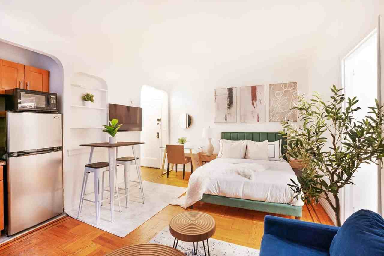 105 E 24th St #1021909P - Photo 4 of 9