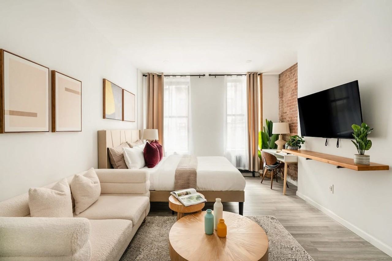 242 E 75th St #1022037P - Photo 3 of 10