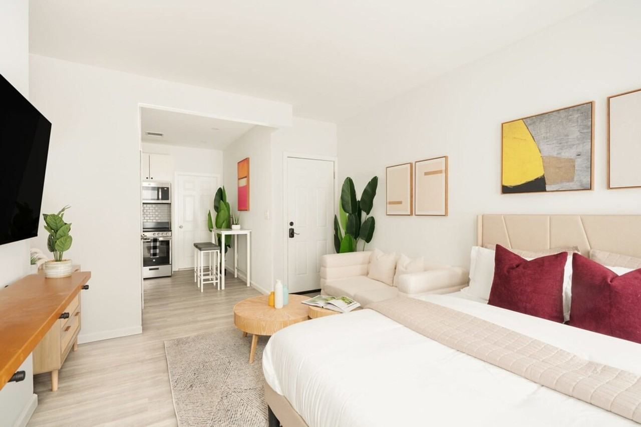 242 E 75th St #1022037P - Photo 4 of 10