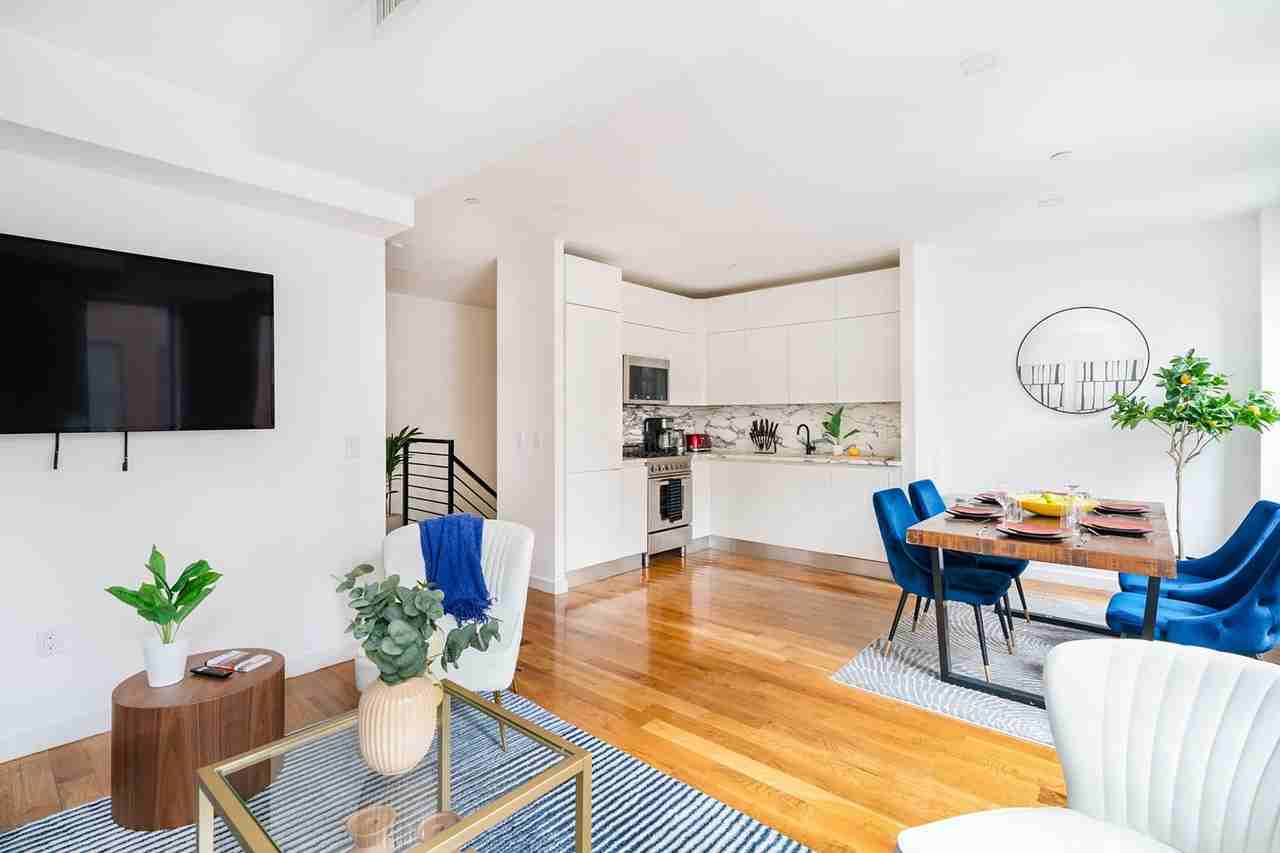 28 East 13th Street - Photo 2 of 33