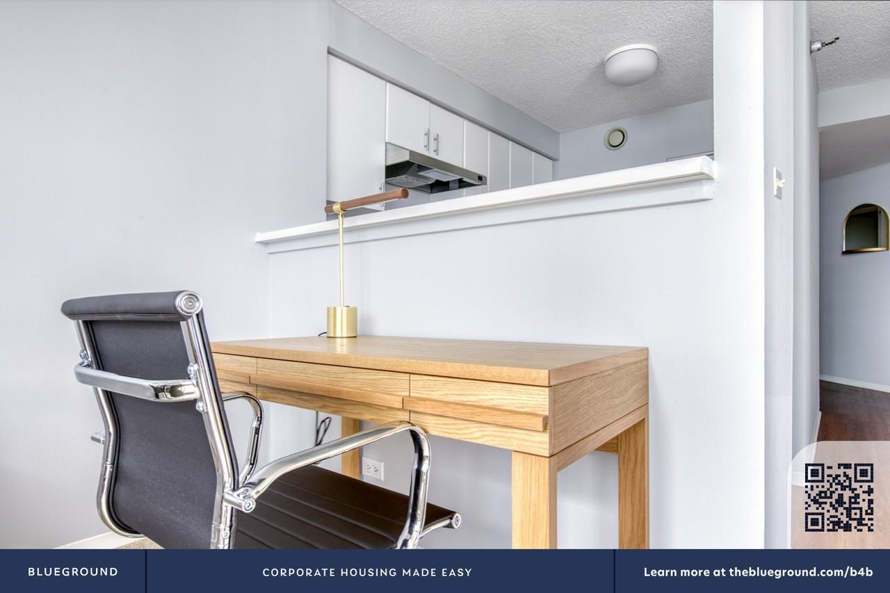 445 East Ohio Street - Photo 5 of 42