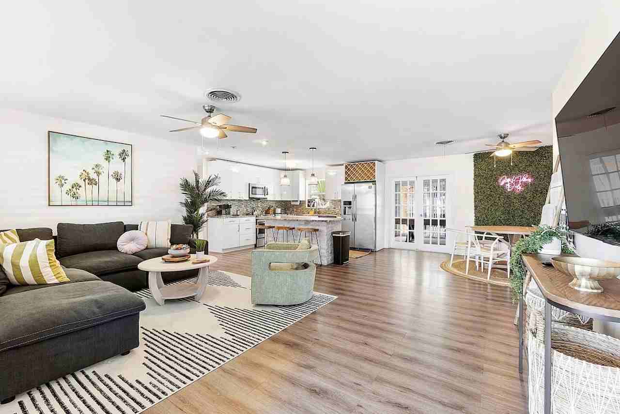 110 Se 11th Ct #1023090P - Photo 2 of 29