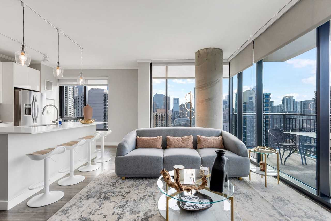 829 North Clark Street - Photo 2 of 139