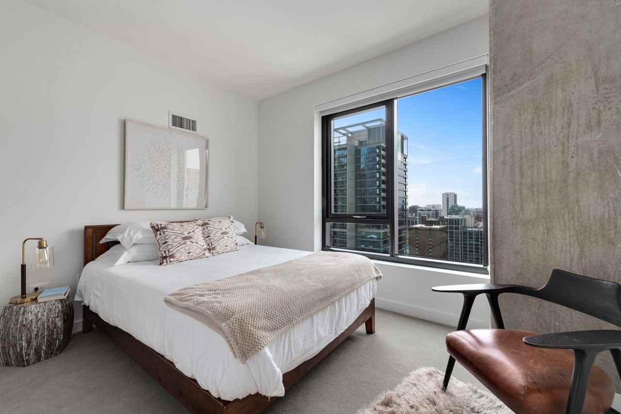 829 North Clark Street - Photo 4 of 176