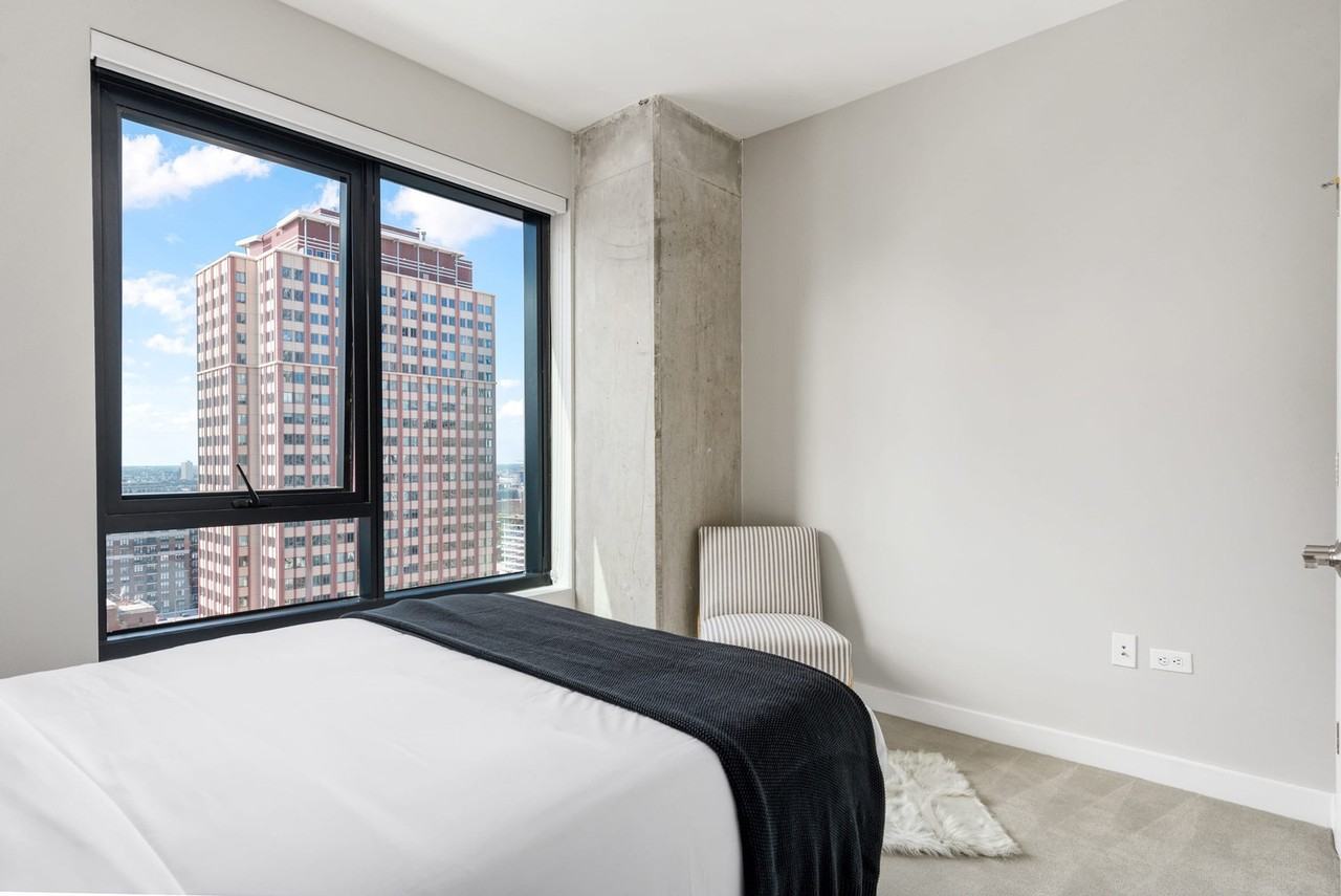 829 North Clark Street - Photo 6 of 176