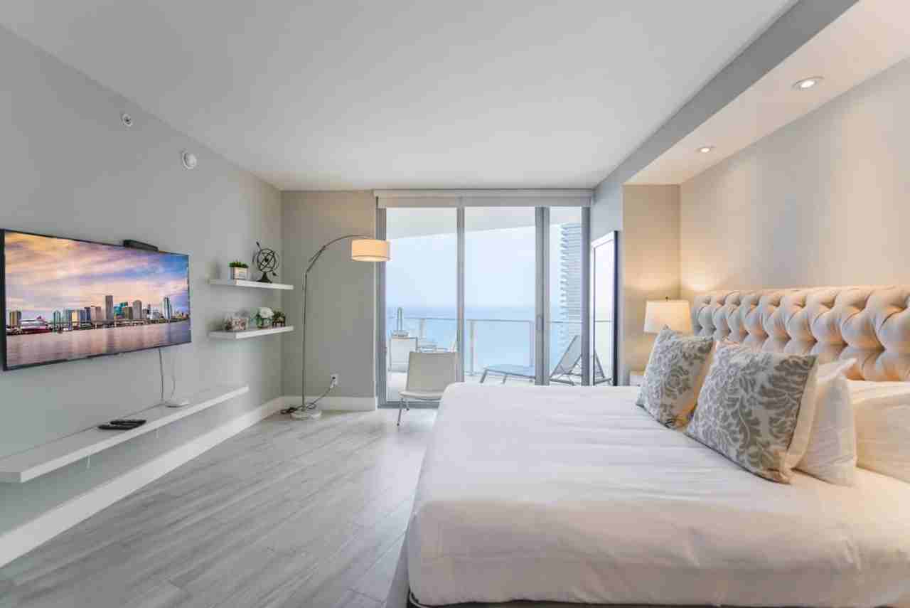 4111 South Ocean Drive - Photo 5 of 44