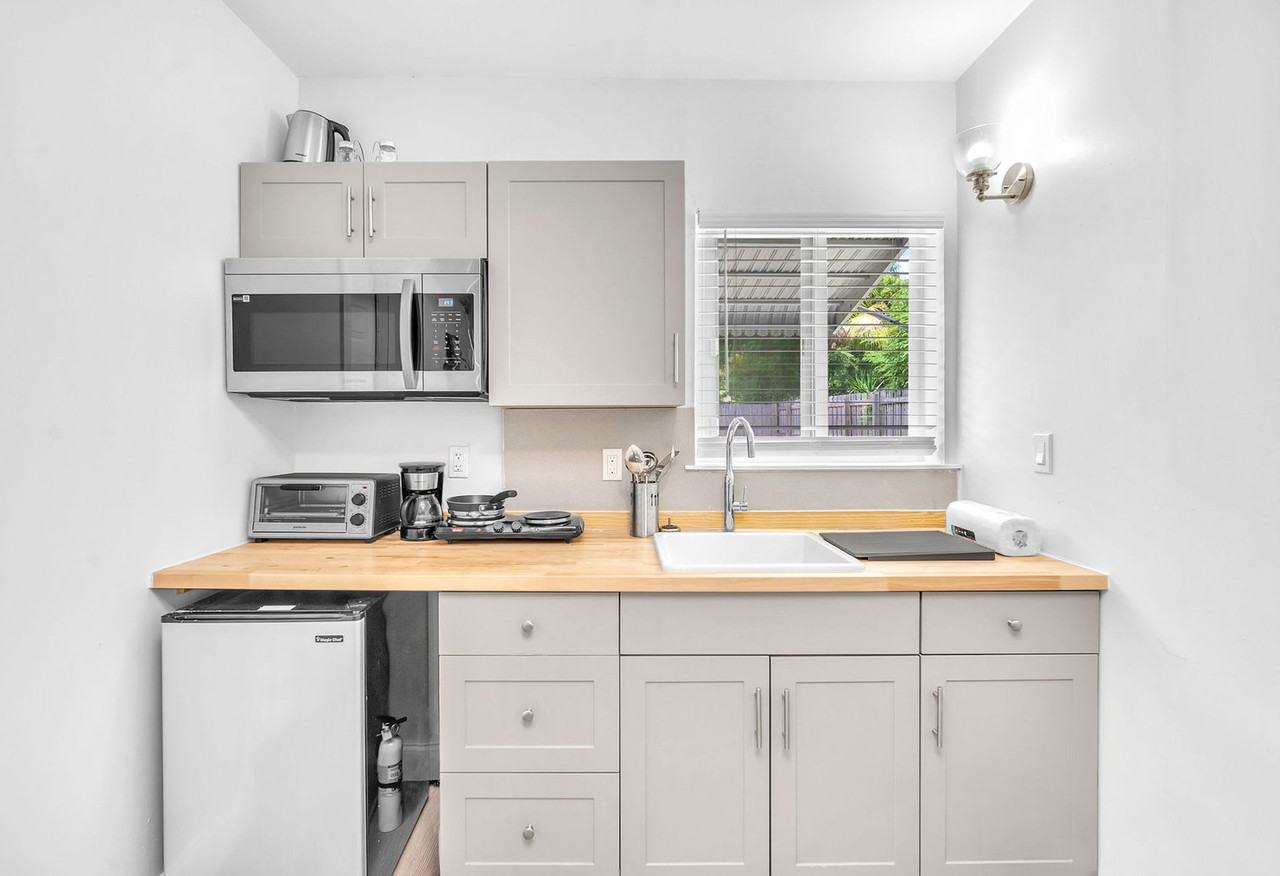 261 Sw 15th St #1031182P - Photo 2 of 11