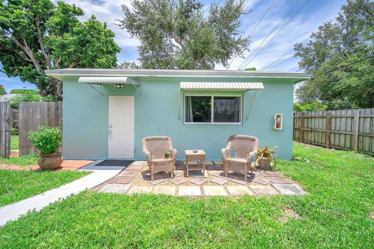 261 Sw 15th St #1031182P - Photo 7 of 11