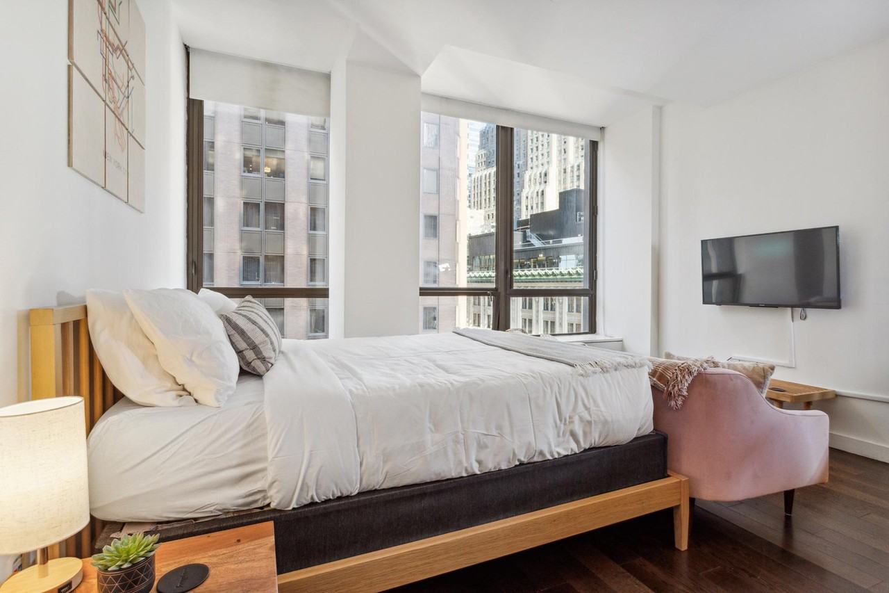 Wall Street 110 - Photo 3 of 19