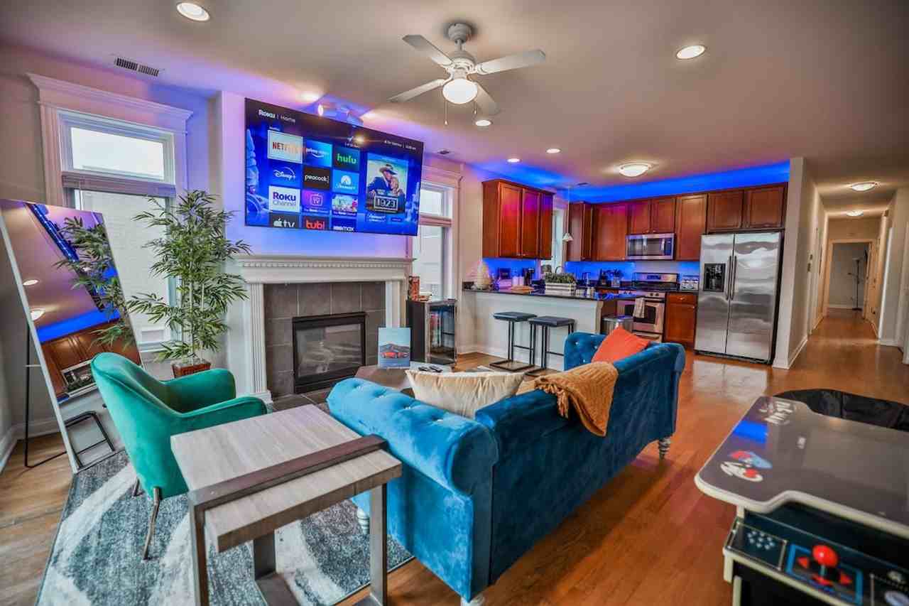 2022 W Warren Blvd #1026696P - Photo 3 of 18